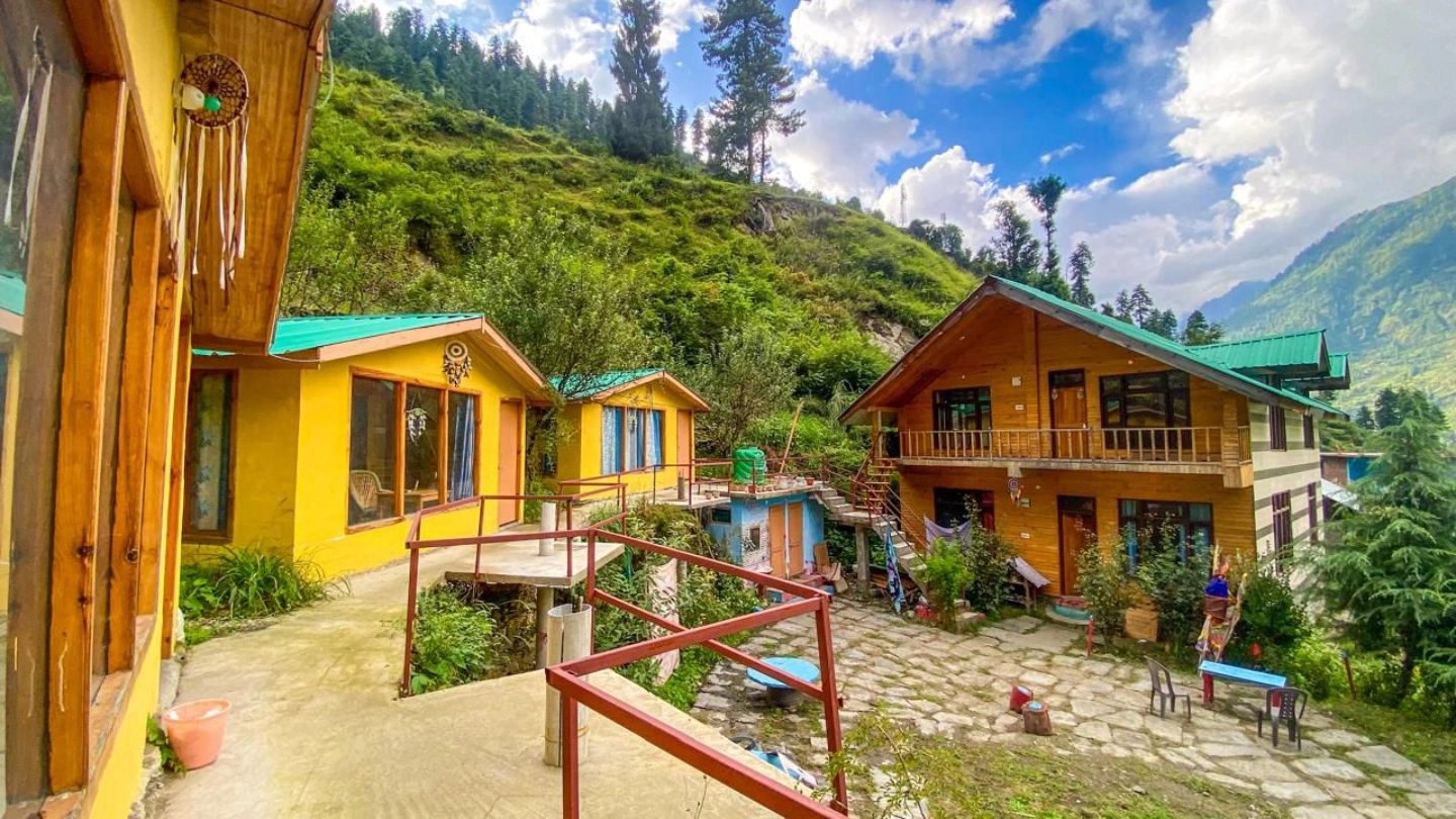 Kayal Wood Cottage | Rooms & Kitchen