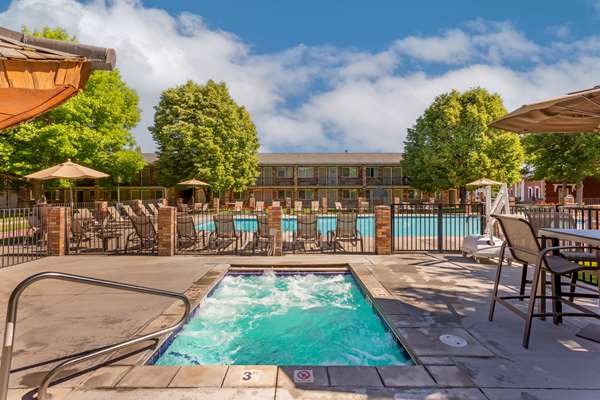 Best Western Plus Burley Inn & Convention Center - Tap to explore photos