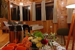 The Tree Top Treehouse Banjar, Banjar