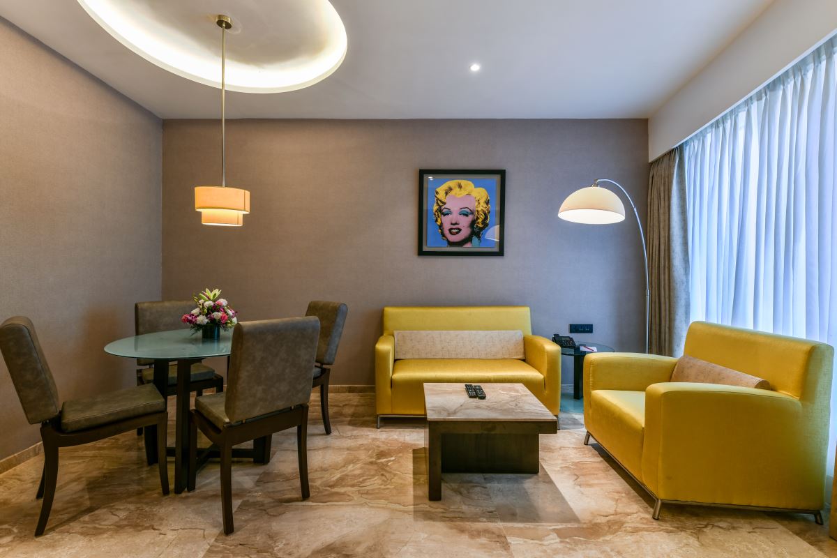Legend Suite Room with Bath Tub 1