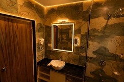 Hotel Lush Woods, Pahalgam