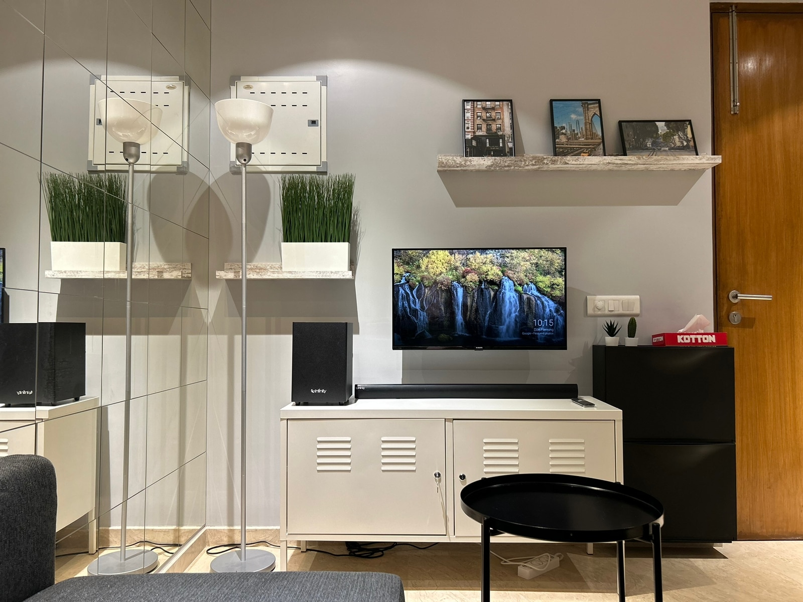 NewYork Style Studio at Hiranandani Thane - Tap to explore photos