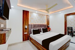 Super Townhouse Oak Banaras Station Formerly Gharana Residency, Azamgarh
