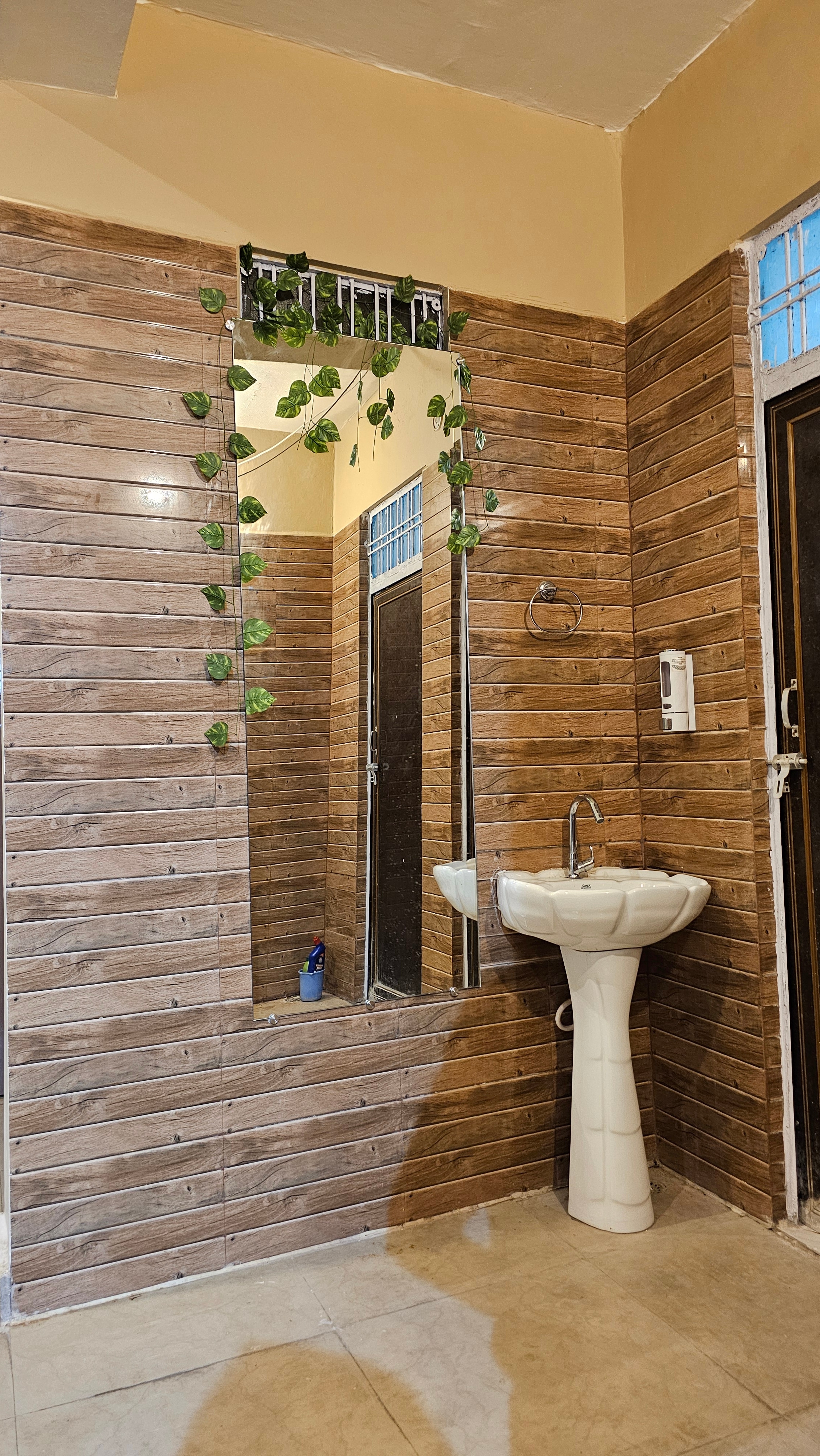 Akshay Hostel & Stay - Tap to explore photos