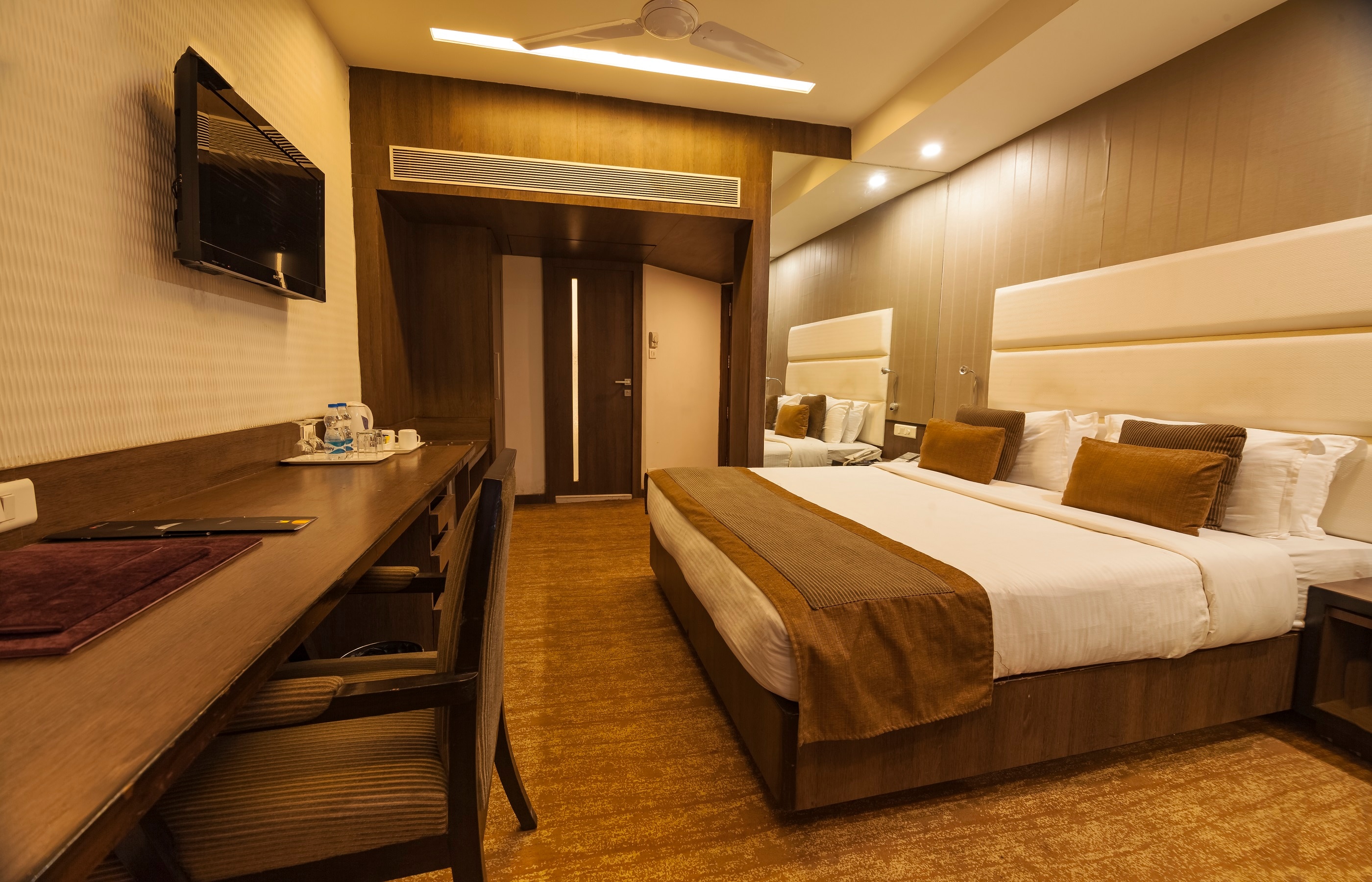 Executive Business Room with Work Desk 1