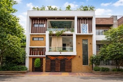 Nest & Fest - Luxury Studio Suite with Private Terrace & Bathtub, Indore