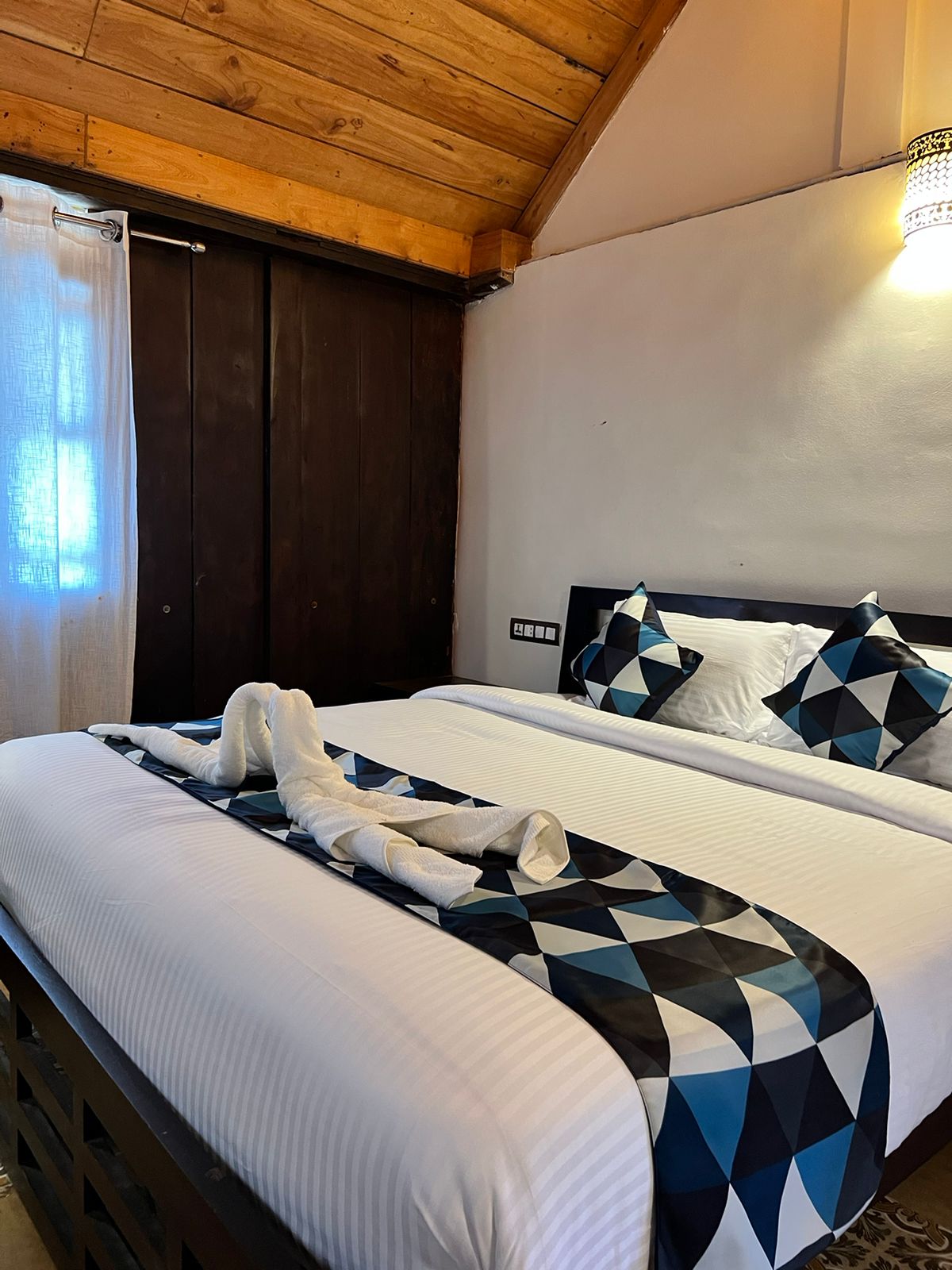 Wayanad Lake View Retreat Homestay - Tap to explore photos