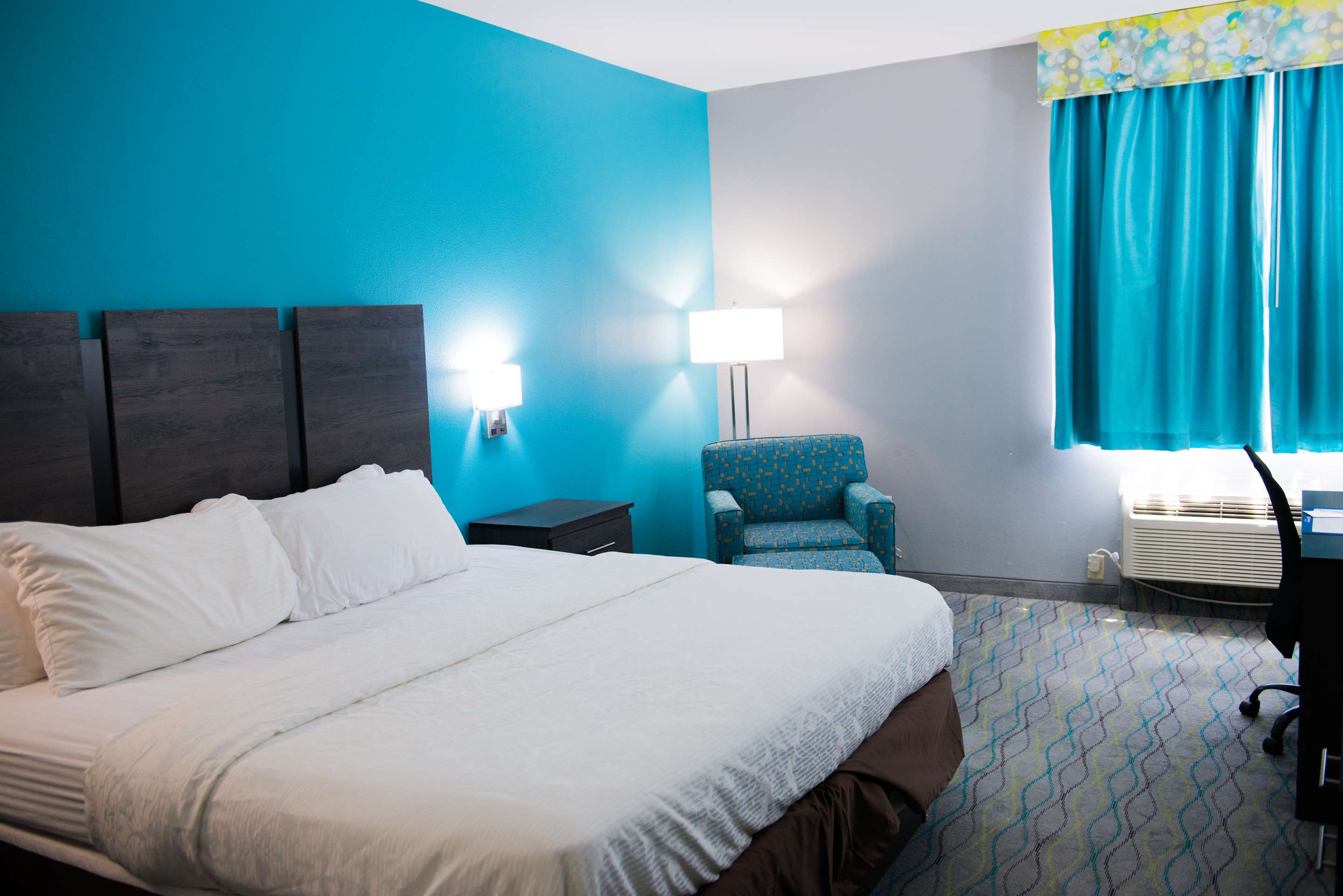 Best Western PLUS Executive Inn - Tap to explore photos
