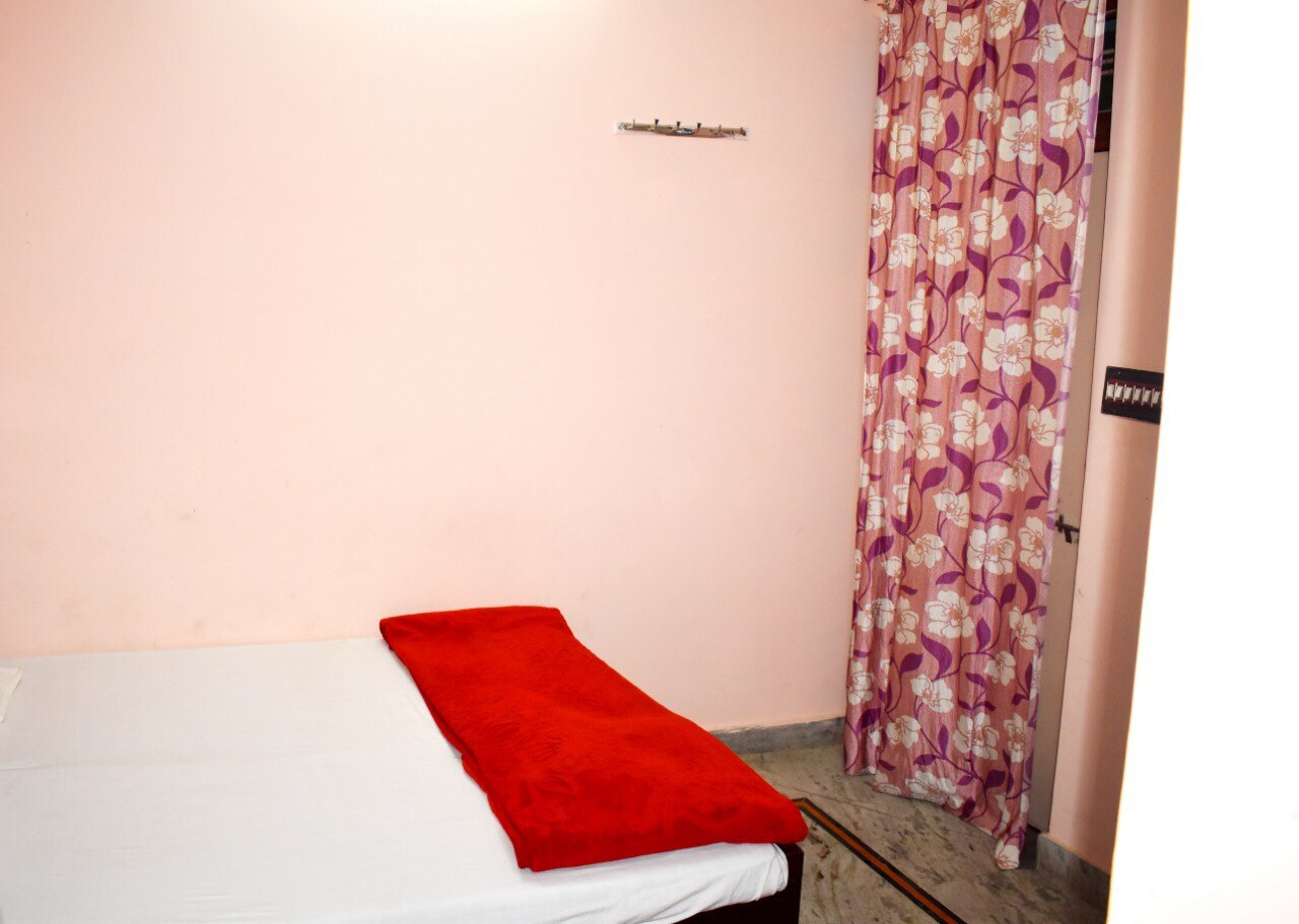 Hotel Fiza Palace - Tap to explore photos