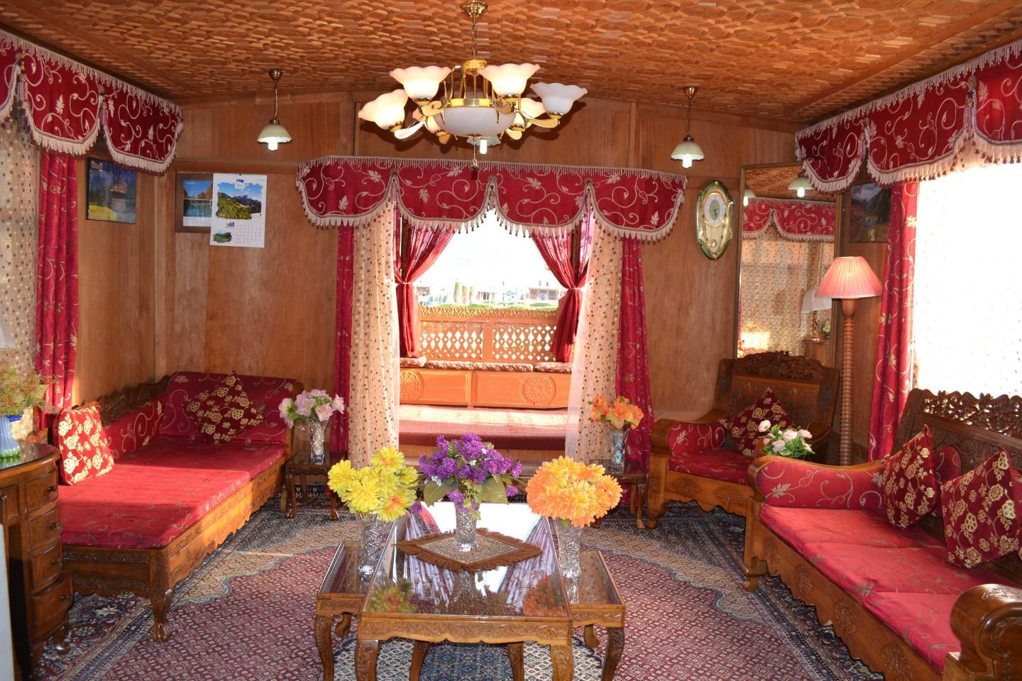 Al Rashid Group of houseboats - Tap to explore photos