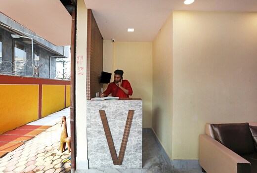 Hotel O 99 Kombo Stay