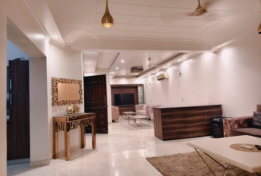 Entire 3 BR Service Apartment GK 1