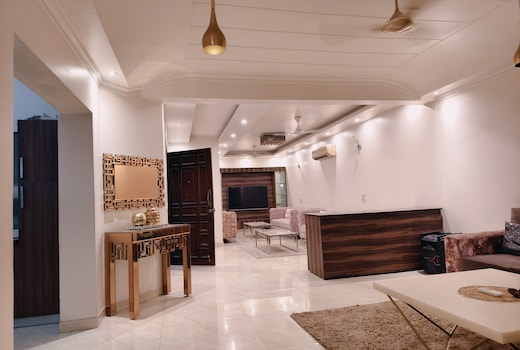 Entire 3 BR Service Apartment GK 1