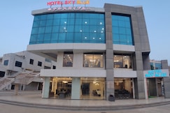 HOTEL SKY BLUE, Becharaji
