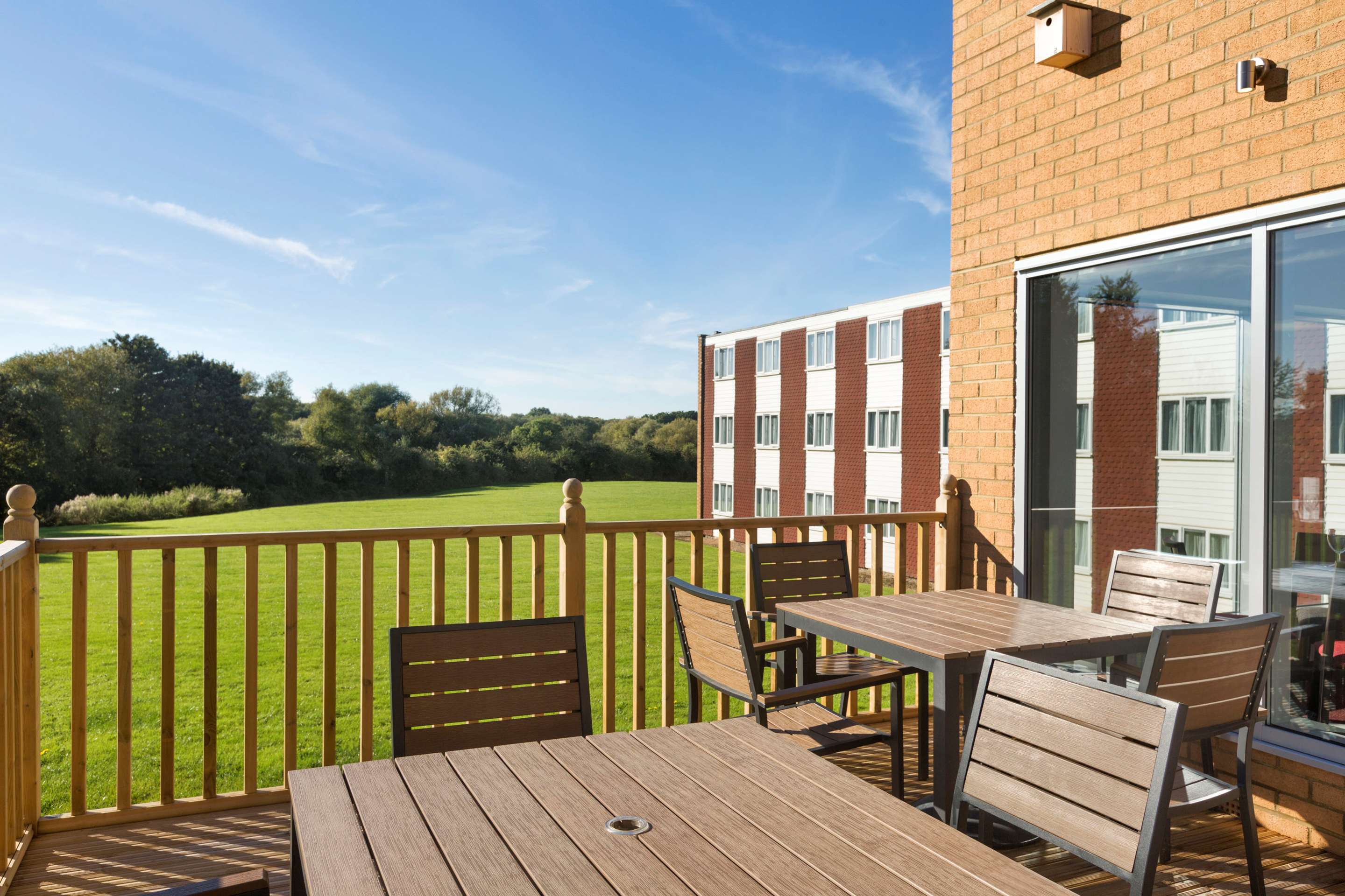 Ramada by Wyndham Milton Keynes - Tap to explore photos