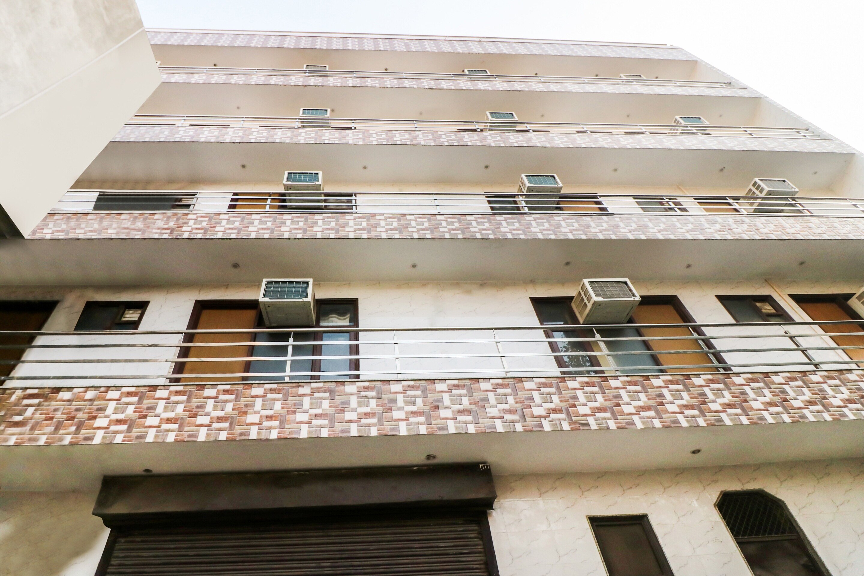 Hotel O Dwarka In - Tap to explore photos