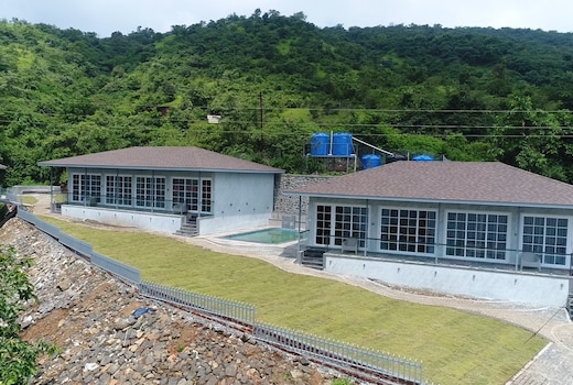 Jumbo Paradise | 1 BHK Luxury Lake View Cottage