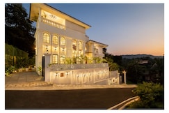 5BHK Lux Villa by Goaquarter |Pool| Butler|Siolim, Goa