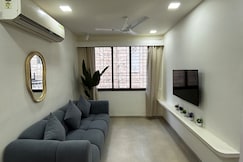 Pearl in Bandra W by Square One Stays, Mumbai