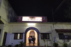 Hotel Deepak, Sagar