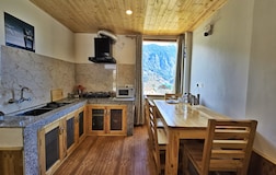 2 Bed Room luxury cottage ground floor with front lawn & Barbeque / Party garden