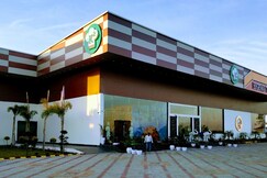 K2 Highway Treat & Resort, Guna