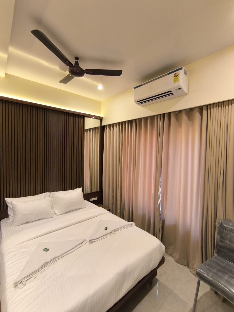 Hotel Sharan Residency - Tap to explore photos