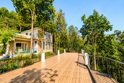 Woodscape Villa 2BHK with shared pool in Lansdowne by Homeyhuts, Lansdowne