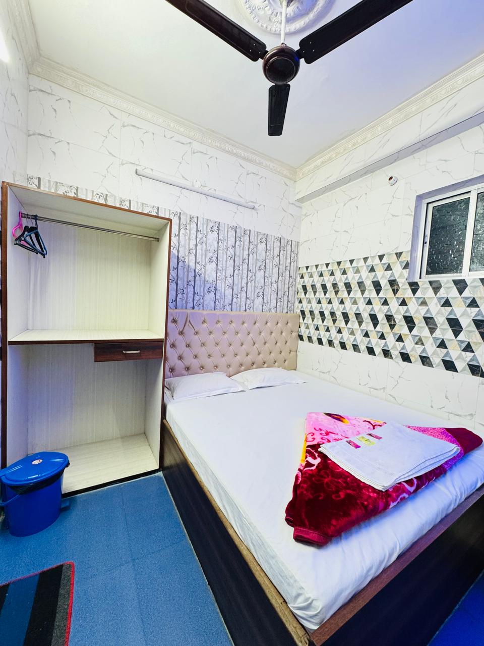 RR Guest House - Tap to explore photos