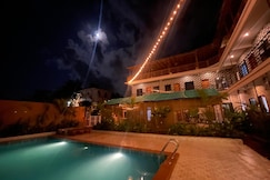 12 Monks Backpacker Resort, Goa