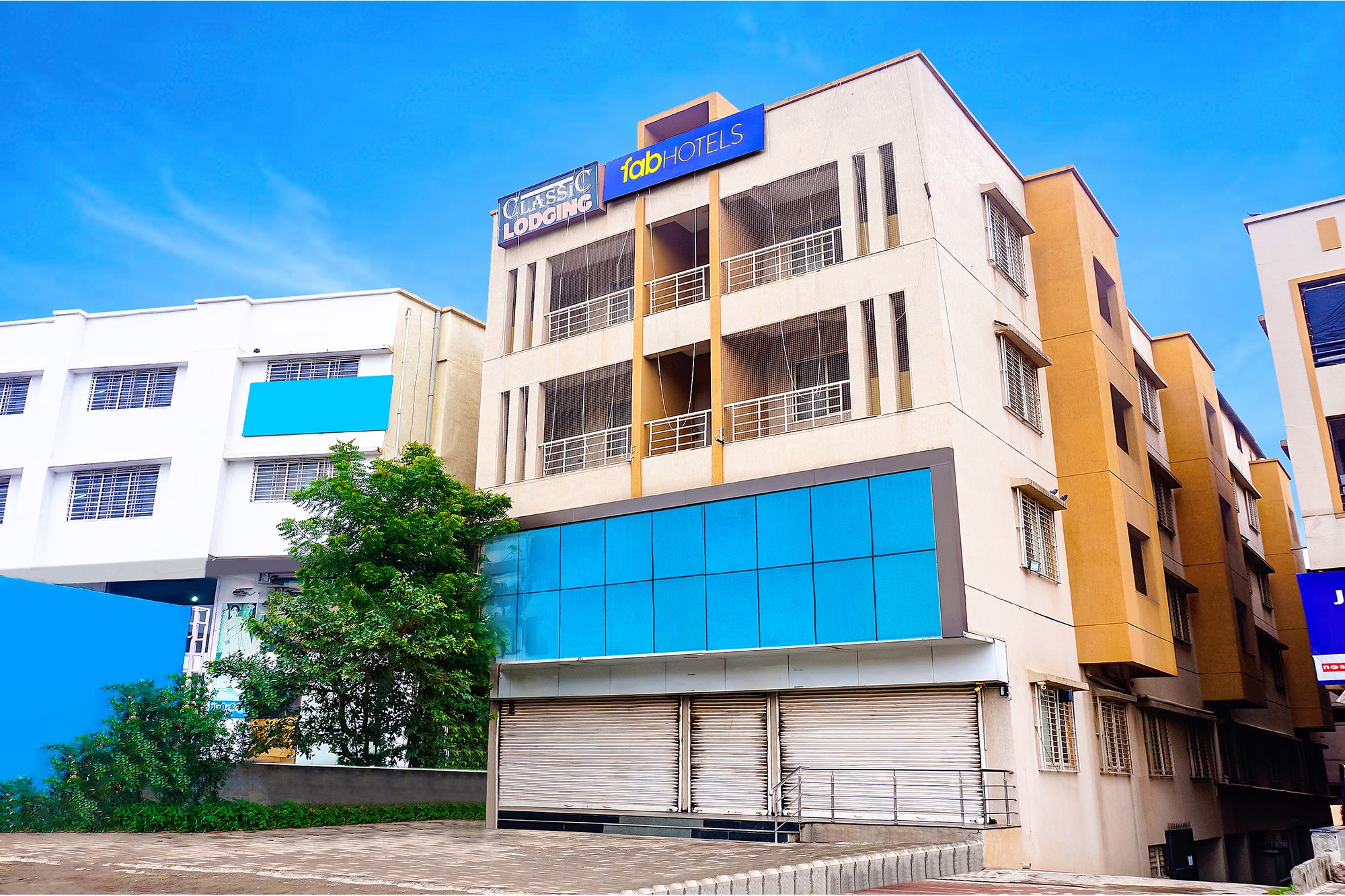 FabHotel Classic Executive - Nr. Sasvad Road Railway Station - Tap to explore photos