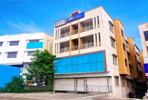 FabHotel Classic Executive - Nr. Sasvad Road Railway Station