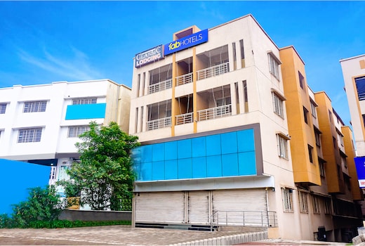 FabHotel Classic Executive - Nr. Sasvad Road Railway Station