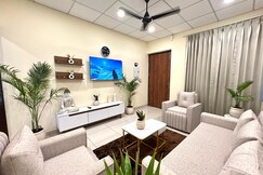 Cozy 1BHK Nr Airport AC Kitchen Free parking, Zirakpur