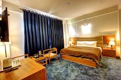 The Woodbine, Manali