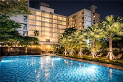 Sunday Platinum Suites, 