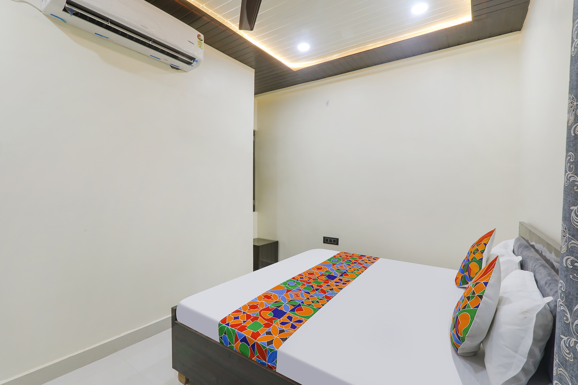 FabExpress Awadh Inn - Tap to explore photos