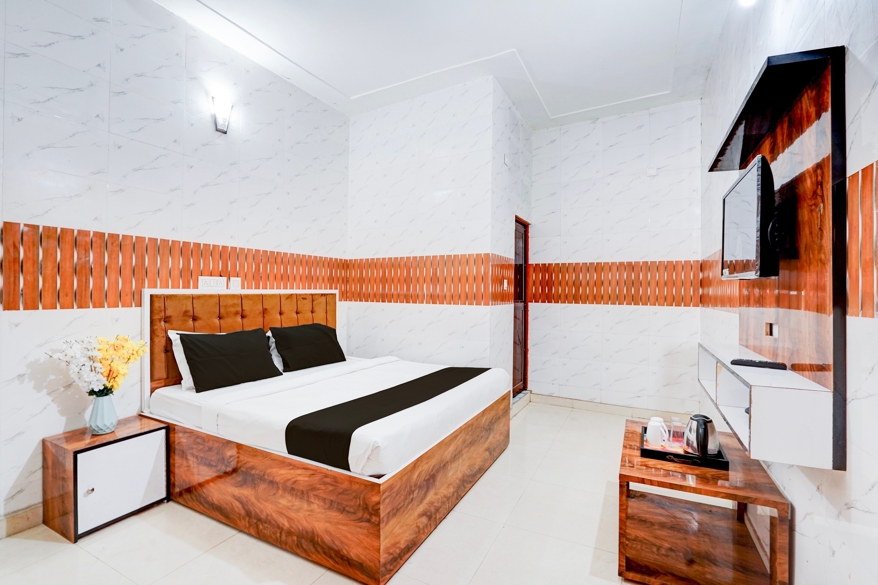 Super Hotel O Rahul Vihar Ghaziabad - Tap to explore photos