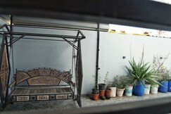 Nest & Fest - Luxury Studio Suite with Private Terrace & Bathtub, Indore