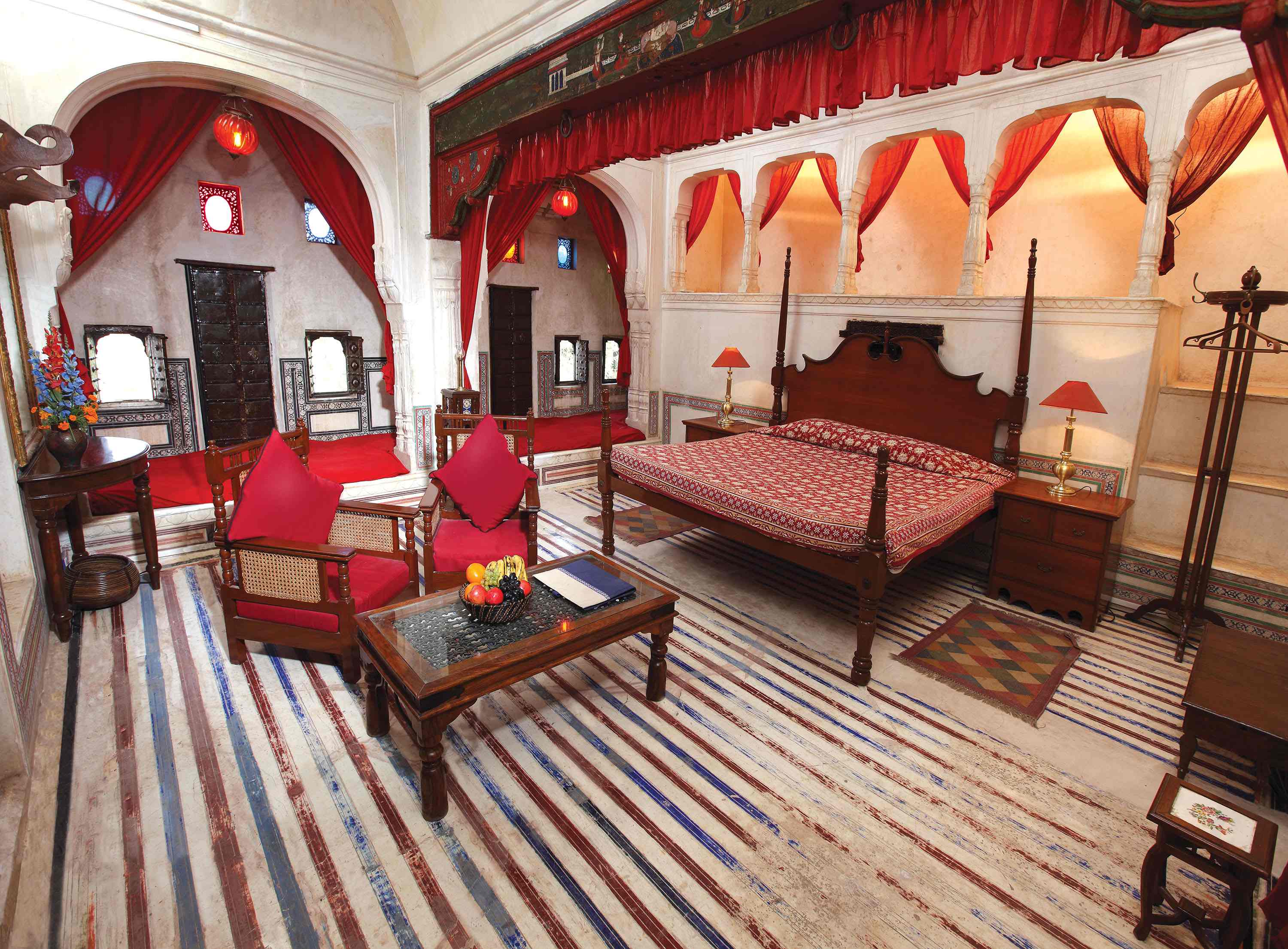 Hotel Mandawa Haveli - Tap to explore photos