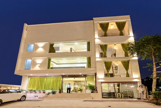 Avalon Palms Agra