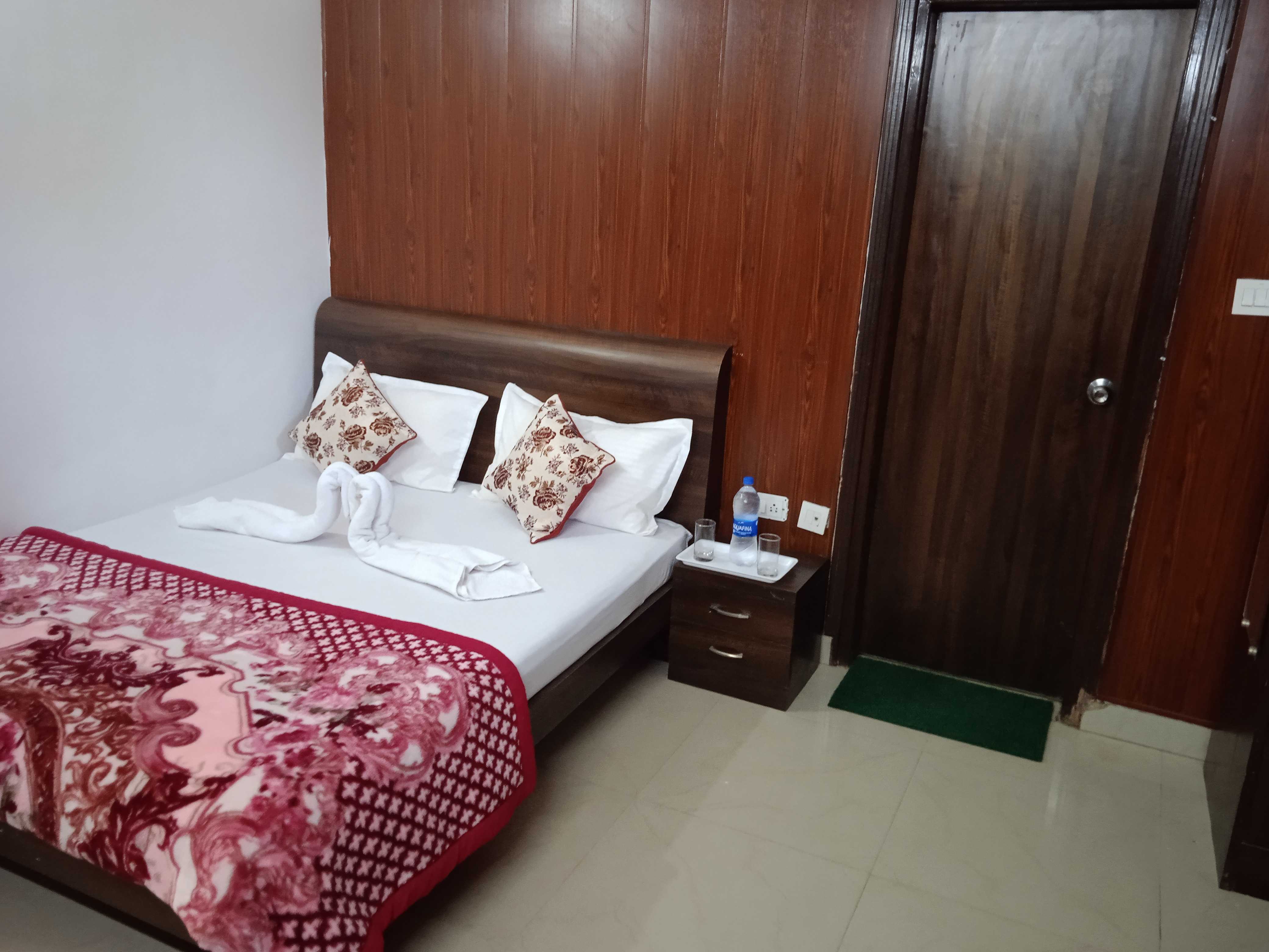 Hotel O Yeti Inn Hotel Near Appu Ghar - Tap to explore photos