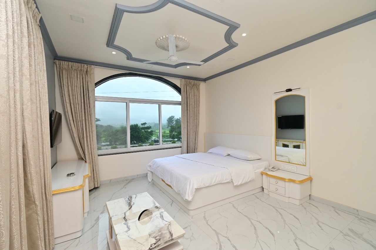 Mountain View Deluxe Room 1
