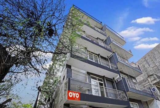 OYO Sunrise Villa Near Select Citywalk Mall
