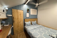 Single Bathtub Studio in Bandra, Mumbai