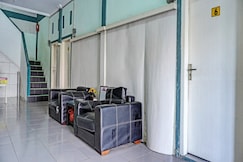 Hotel O Home Stay Elis Cateliya Syariah, Karawang