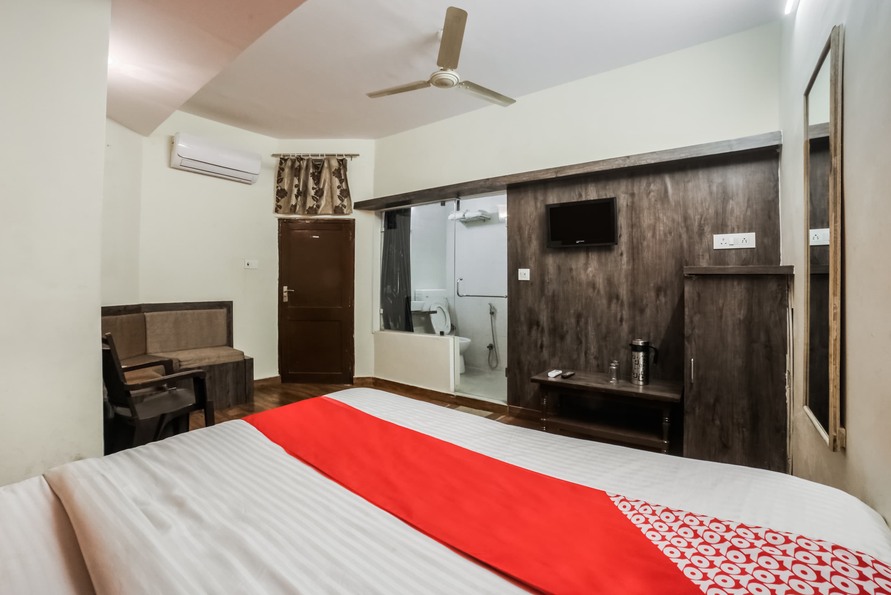 Hotel O Vaishali - Tap to explore photos