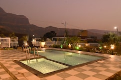 The Urban Escape, Trimbak