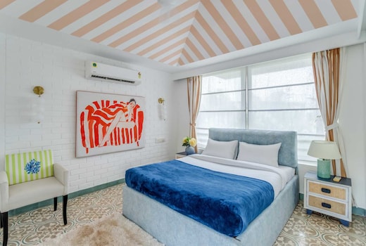 Sereno Picasso 1bhk artsy vibes 3 mins to Assagaon