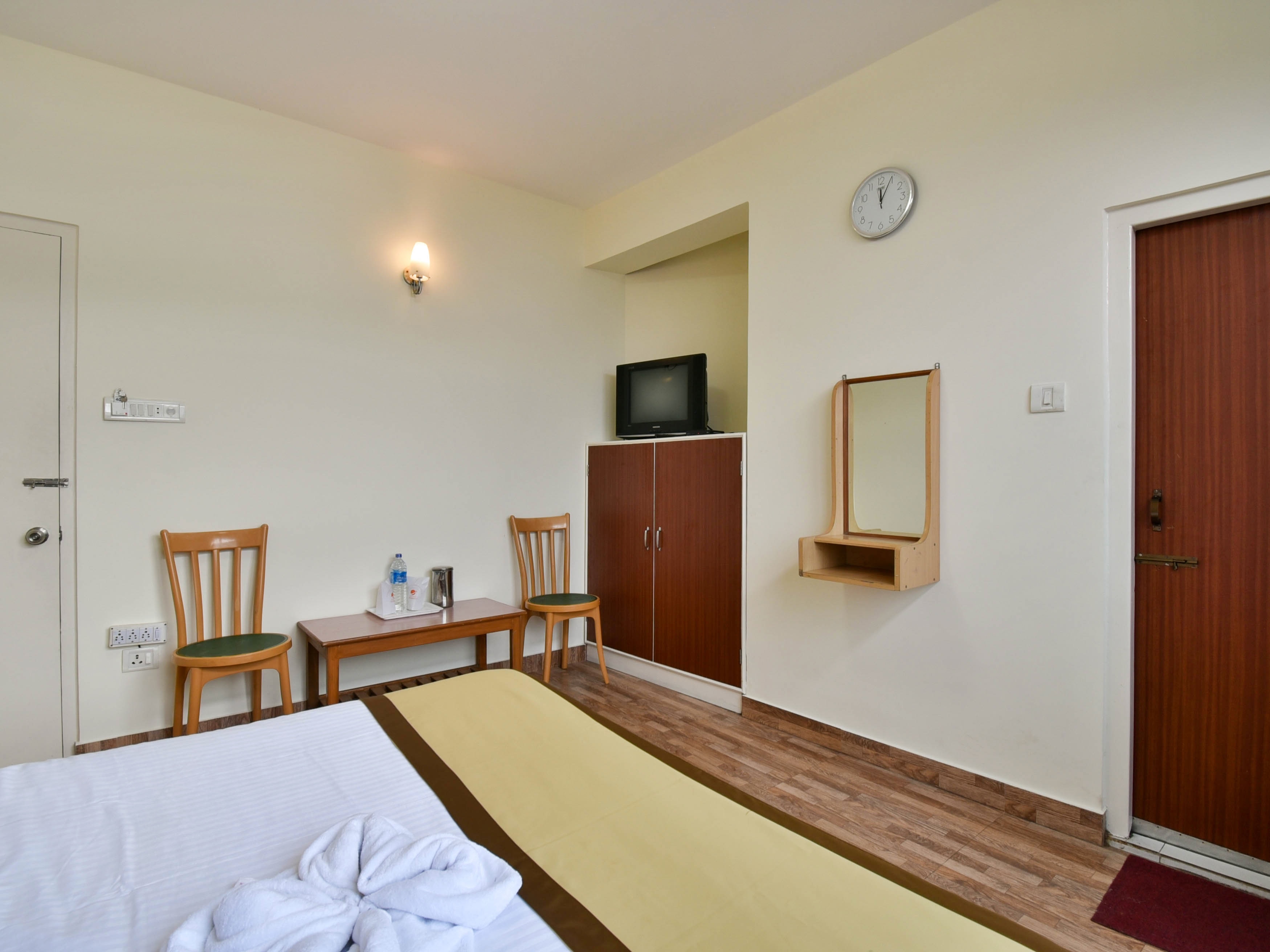 Hotel Renam - Tap to explore photos